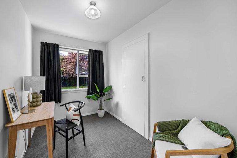 Photo of property in 64 Farquhars Road, Redwood, Christchurch, 8051