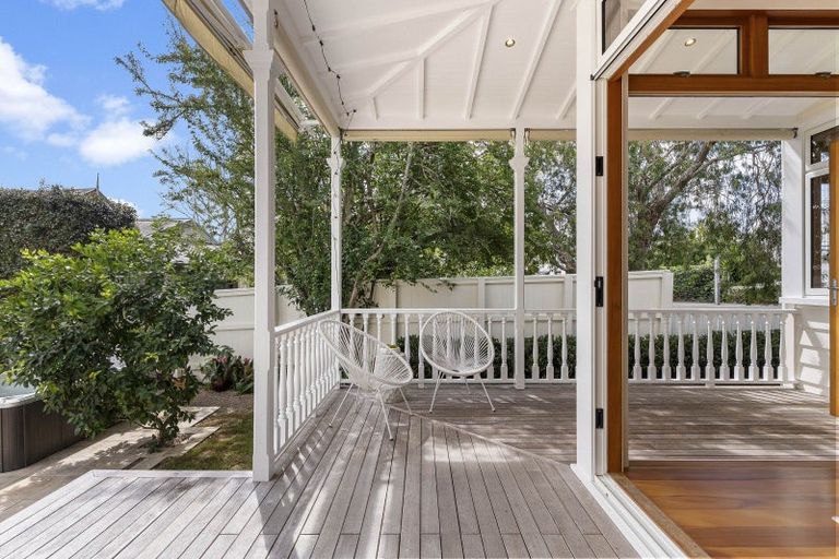 Photo of property in 32 Clarence Road, Northcote Point, Auckland, 0627