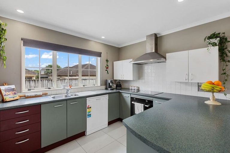 Photo of property in 10 Peachstone Lane, Henderson, Auckland, 0612