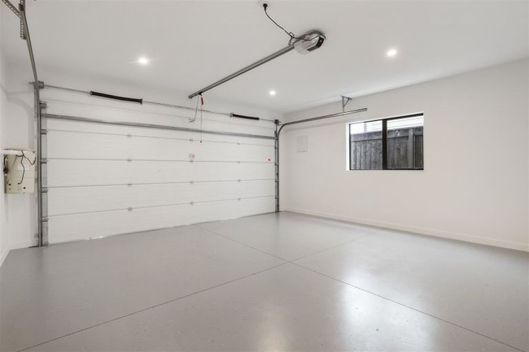 Photo of property in 5b Woodhouse Place, West Harbour, Auckland, 0618