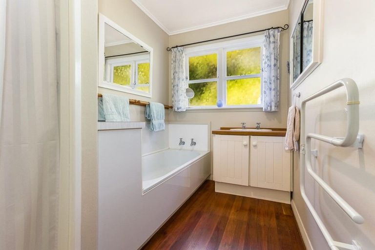 Photo of property in 4 Wilmshurst Place, Tawa, Wellington, 5028