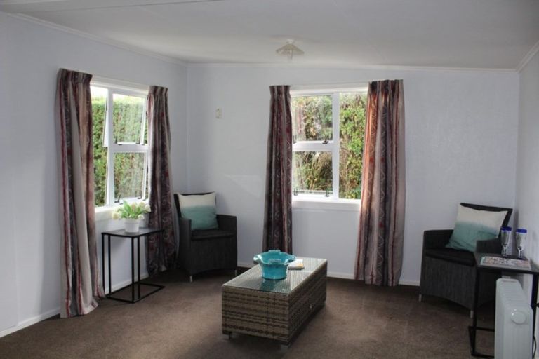 Photo of property in 1 Park Street, Winton, 9720