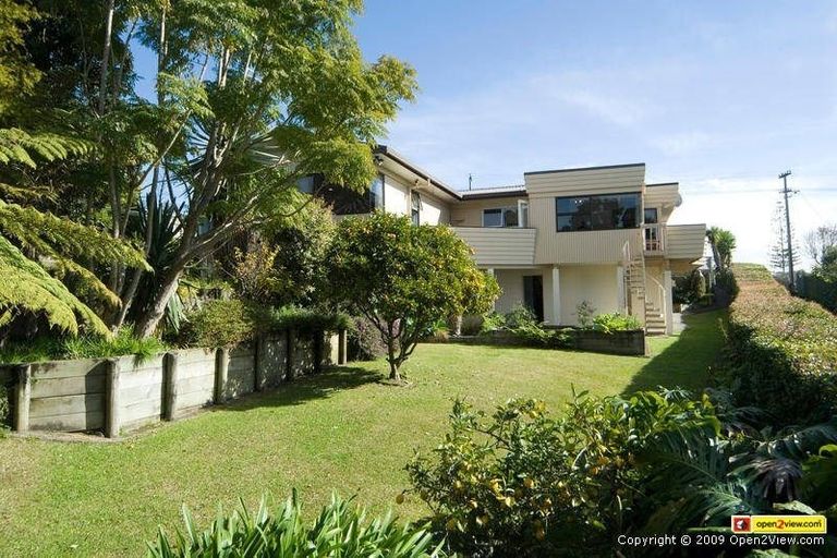 Photo of property in 100 Arran Road, Browns Bay, Auckland, 0630