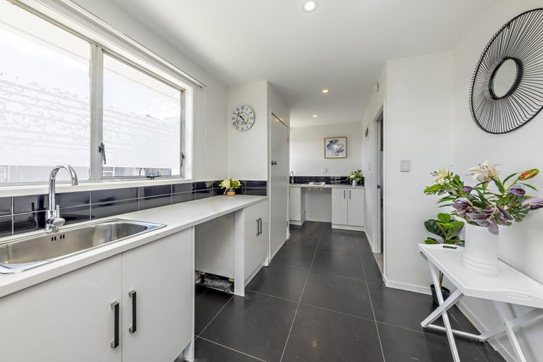Photo of property in 3 Sandrine Avenue, Clover Park, Auckland, 2019