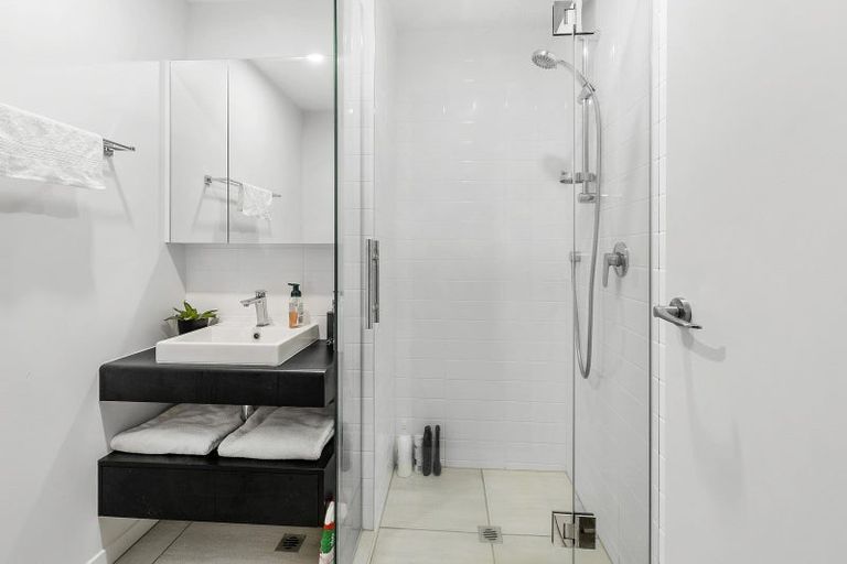 Photo of property in Pinnacle Apartments, E404/160 Victoria Street, Te Aro, Wellington, 6011