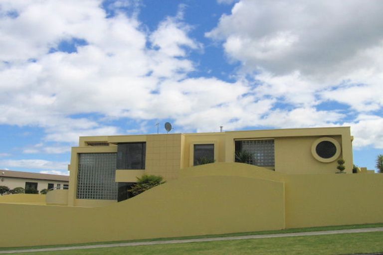 Photo of property in 2/68 Harvey Street, Waipahihi, Taupo, 3330