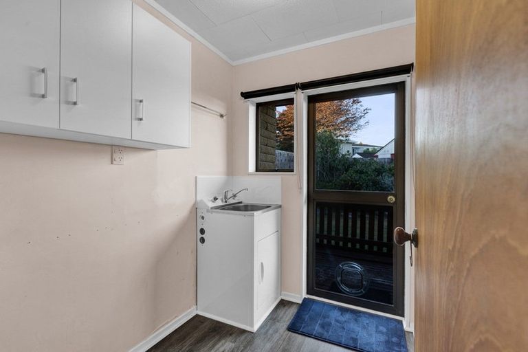 Photo of property in 8a Keats Place, Whalers Gate, New Plymouth, 4310