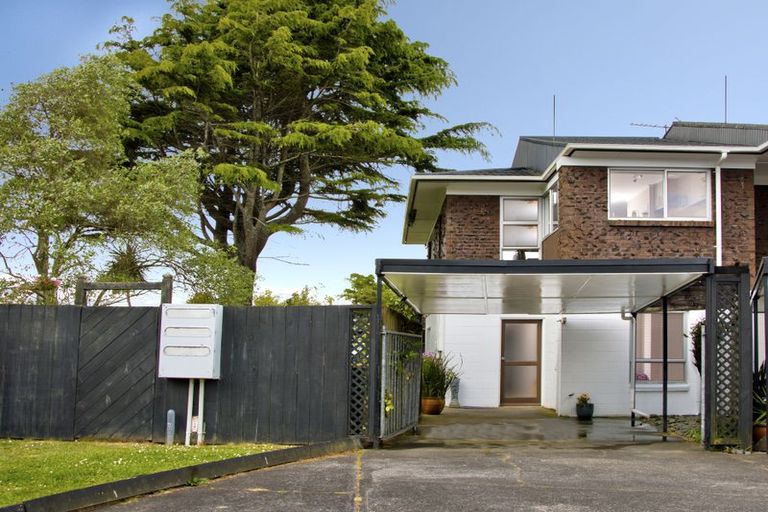 Photo of property in 1/60 West Coast Road, Glen Eden, Auckland, 0602