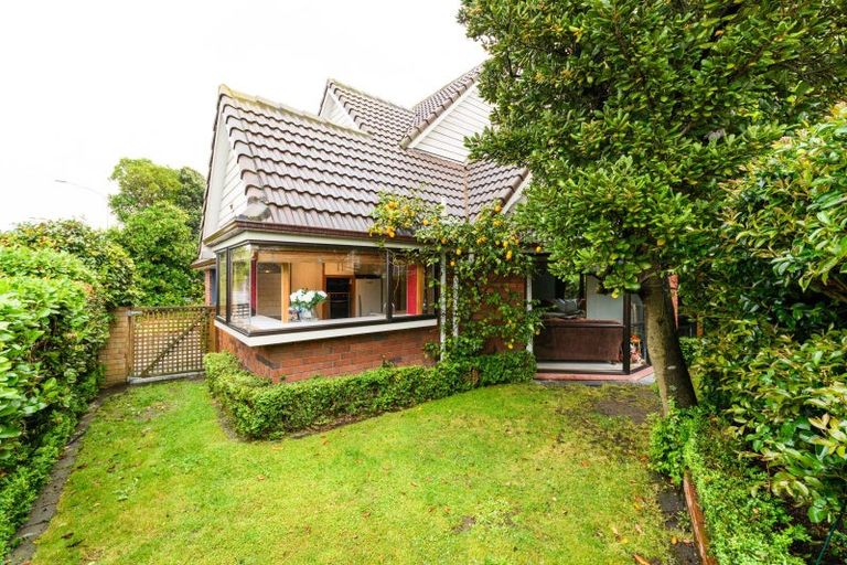 Photo of property in 35 Te Awe Awe Street, Hokowhitu, Palmerston North, 4410