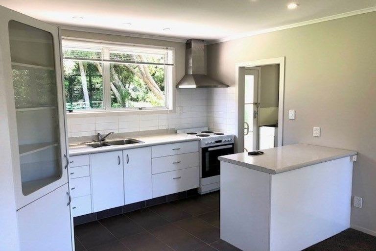 Photo of property in 2/1 Bronwyn Place, Torbay, Auckland, 0630