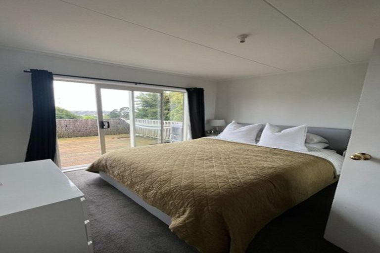 Photo of property in 1 Hartley Terrace, Massey, Auckland, 0614