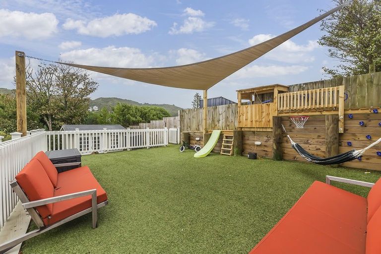 Photo of property in 90 Melbourne Road, Island Bay, Wellington, 6023