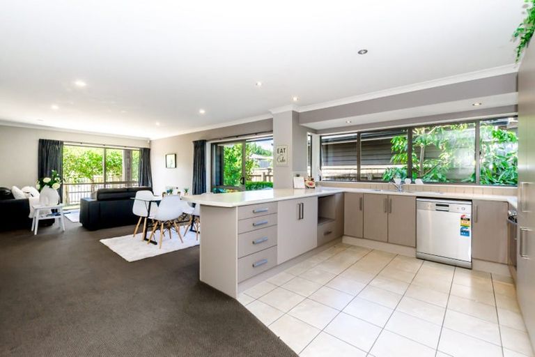 Photo of property in 19 Bluewater Place, Paraparaumu, 5032