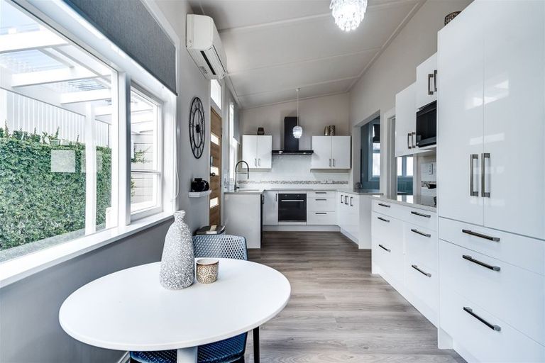 Photo of property in 30 Colenso Avenue, Hospital Hill, Napier, 4110