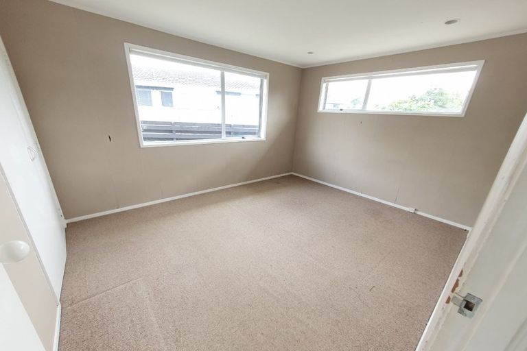 Photo of property in 12 Lipton Grove, Opaheke, Papakura, 2113