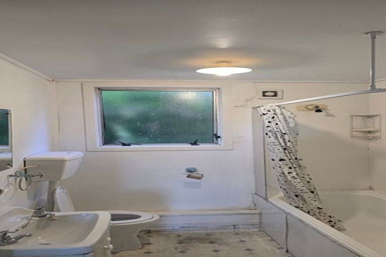 Photo of property in 33 Croydon Street, Karori, Wellington, 6012