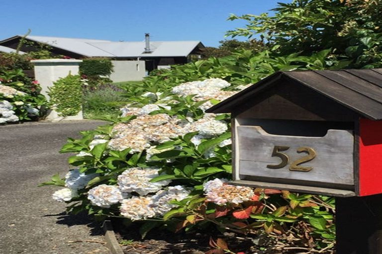 Photo of property in 52 Tarahunga Road, Levin, 5571