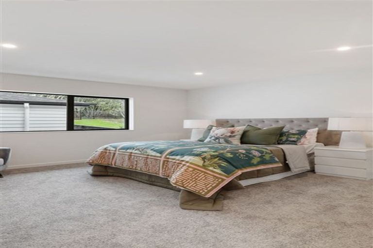 Photo of property in 5b Woodhouse Place, West Harbour, Auckland, 0618