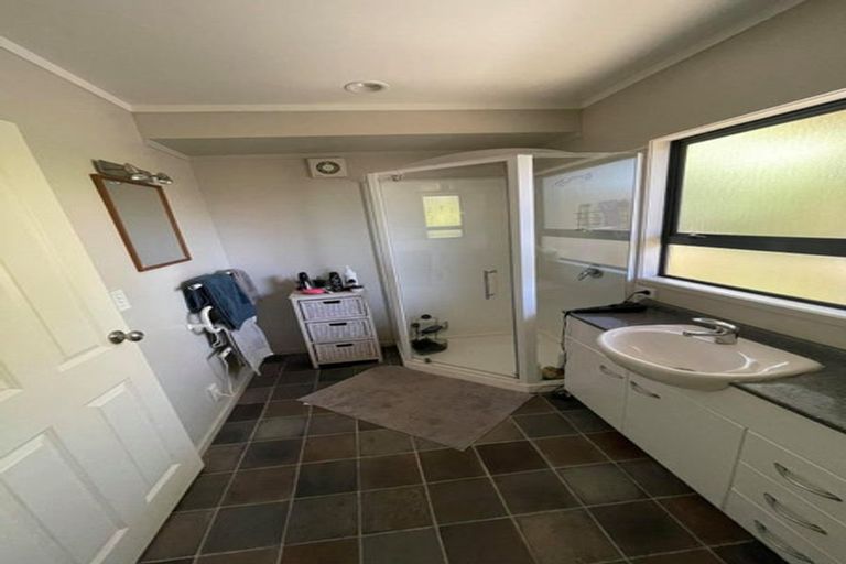 Photo of property in 19 Rayner Road, Piha, New Lynn, 0772