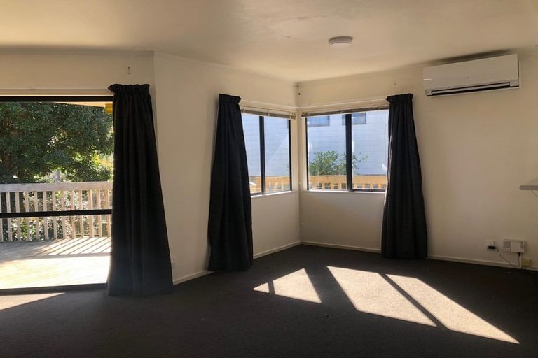 Photo of property in 5 Goldfinch Rise, Unsworth Heights, Auckland, 0632
