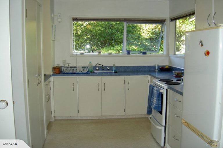 Photo of property in 2/20 Russell Street, Stanley Point, Auckland, 0624