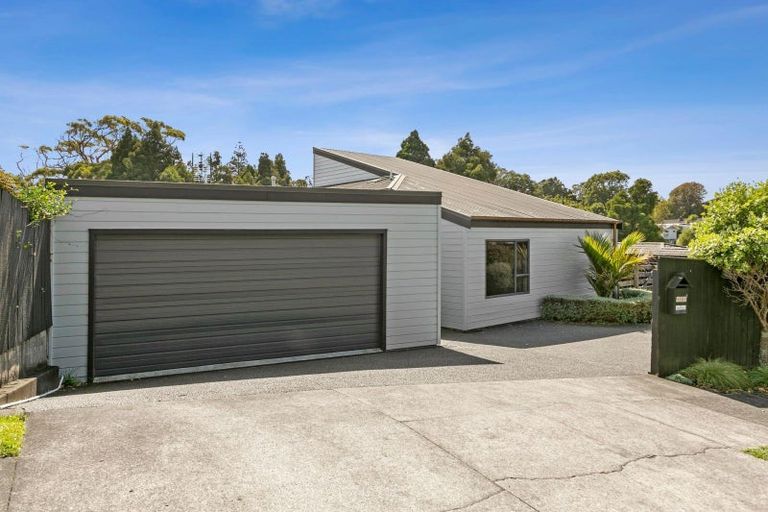 Photo of property in 10 Redwood Crescent, Westown, New Plymouth, 4310