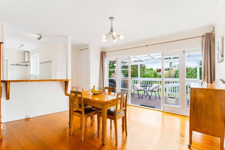 Photo of property in 17 Paramu Avenue, Birkdale, Auckland, 0626