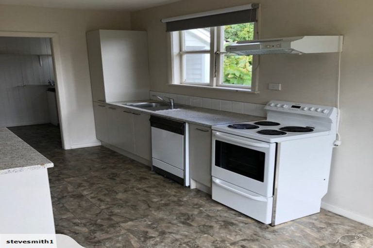 Photo of property in 5 Pitcairn Crescent, Bryndwr, Christchurch, 8053