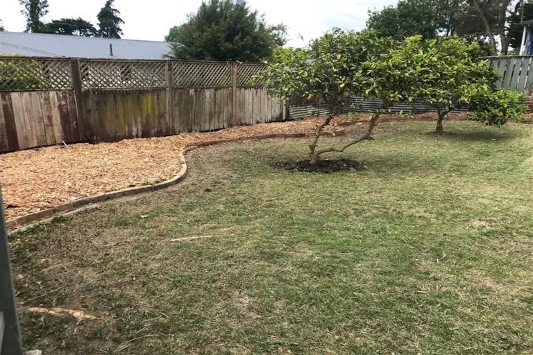 Photo of property in 43 St Leonards Road, Kelston, Auckland, 0602