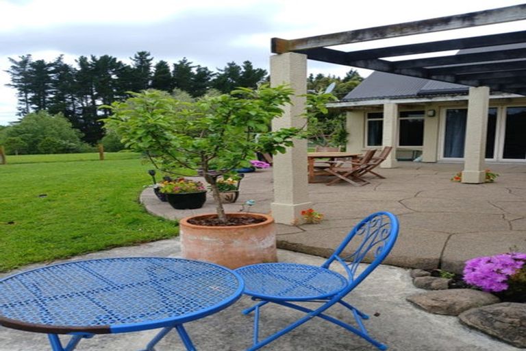 Photo of property in 92 Tutaki Road, Kelvin Grove, Palmerston North, 4470