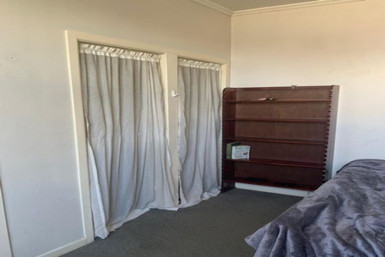 Photo of property in 142 Kelburn Parade, Kelburn, Wellington, 6012