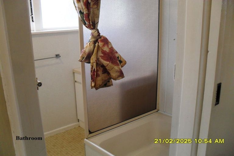 Photo of property in 3-3a Queenwood Road, Levin, 5510