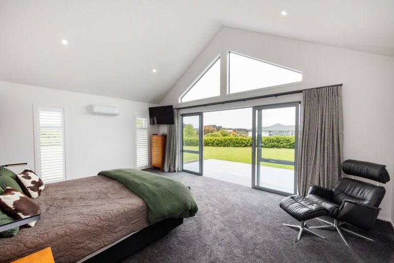 Photo of property in 12 Colquhoun Way, Kelvin Grove, Palmerston North, 4470