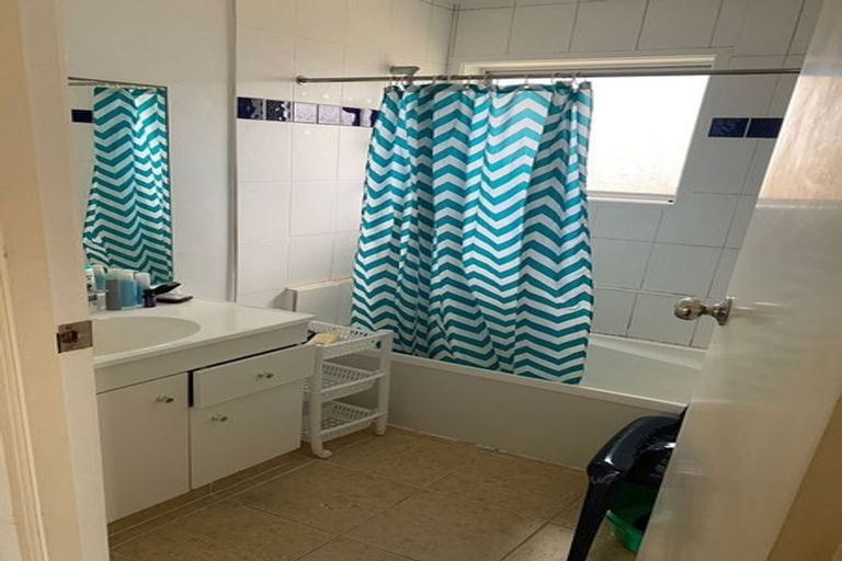 Photo of property in 5 Vanbrugh Place, Bucklands Beach, Auckland, 2014