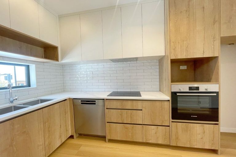 Photo of property in 23 Kuaha Road, Massey, Auckland, 0614