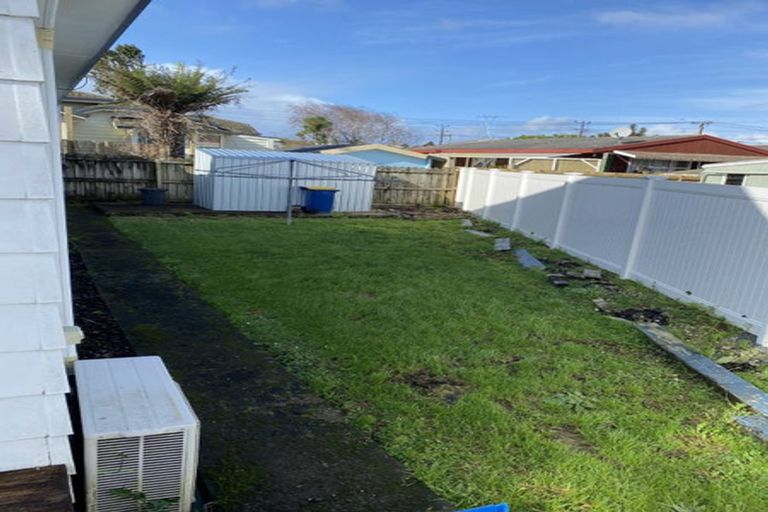 Photo of property in 1/4 Avalon Place, Glenfield, Auckland, 0629