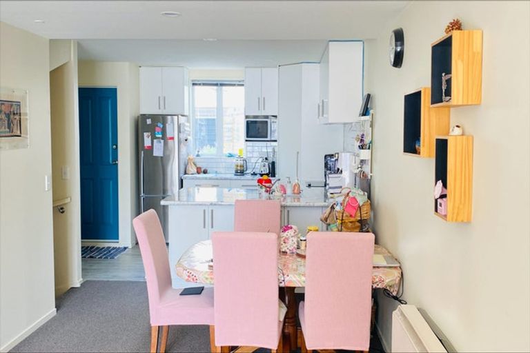 Photo of property in Victoria Villas, 41/35 Pirie Street, Mount Victoria, Wellington, 6011