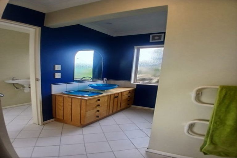 Photo of property in 92 Tutaki Road, Kelvin Grove, Palmerston North, 4470