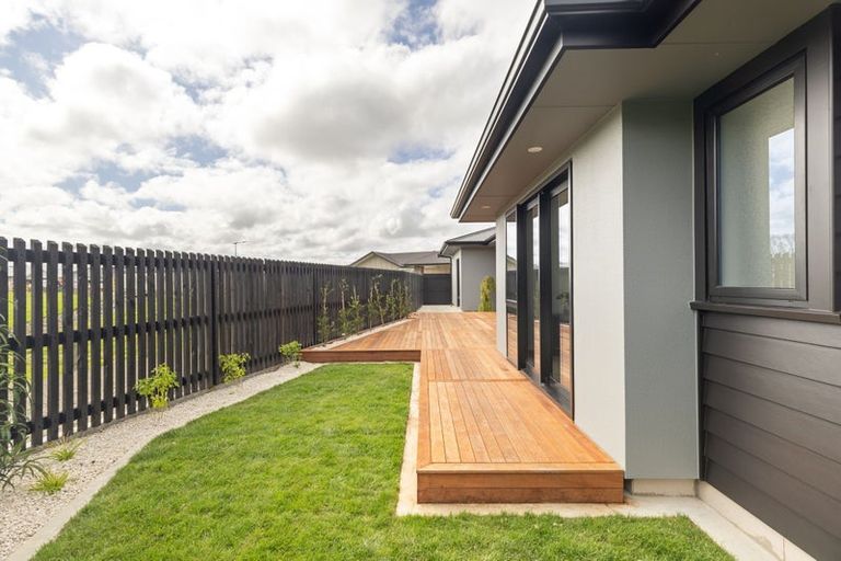 Photo of property in 7 Rangeview Drive, Kelvin Grove, 4414