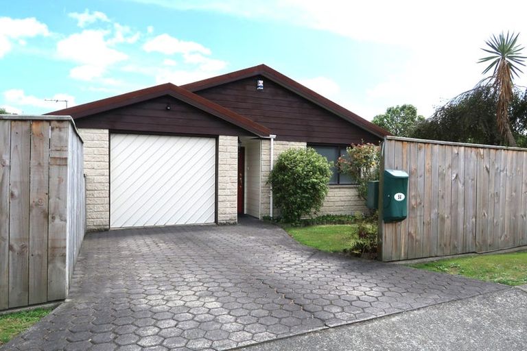 Photo of property in 5a Waimarie Avenue, Paraparaumu, 5032