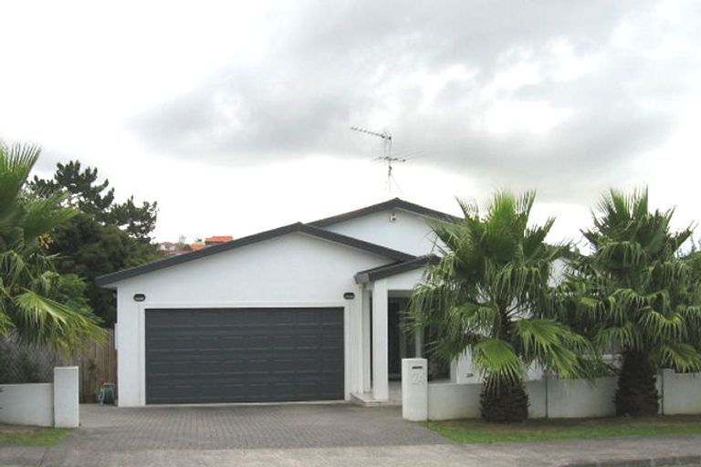 Photo of property in 24 Rosetti Rise, West Harbour, Auckland, 0618