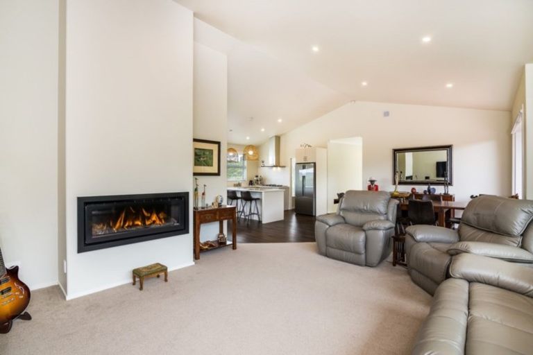 Photo of property in 1 Peregrine Place, Kinloch, Taupo, 3377