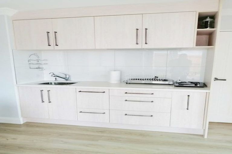 Photo of property in 2 Lagonda Rise, Oteha, Auckland, 0632