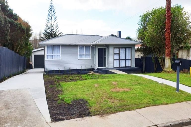 Photo of property in 5 Sutton Avenue, Mangere East, Auckland, 2024