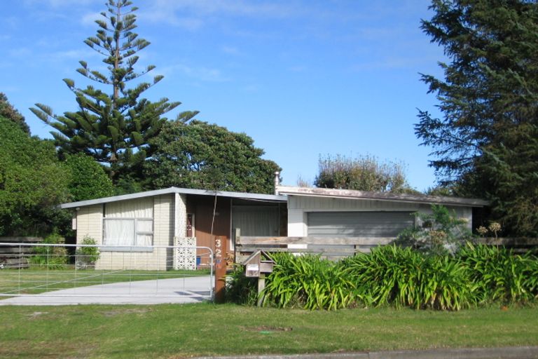 Photo of property in 32 Te Moana Road, Waikanae Beach, Waikanae, 5036