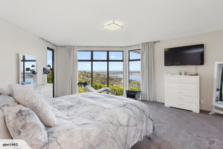 Photo of property in 9 Inverness Lane, Redcliffs, Christchurch, 8081