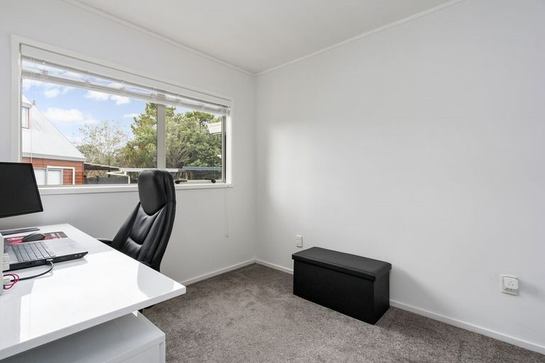 Photo of property in 13 Caspian Close, New Lynn, Auckland, 0600