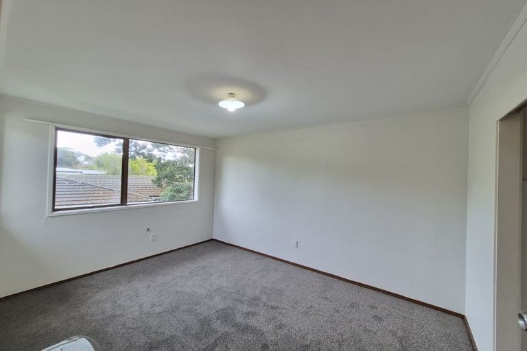 Photo of property in 6 Garner Place, Glenfield, Auckland, 0629