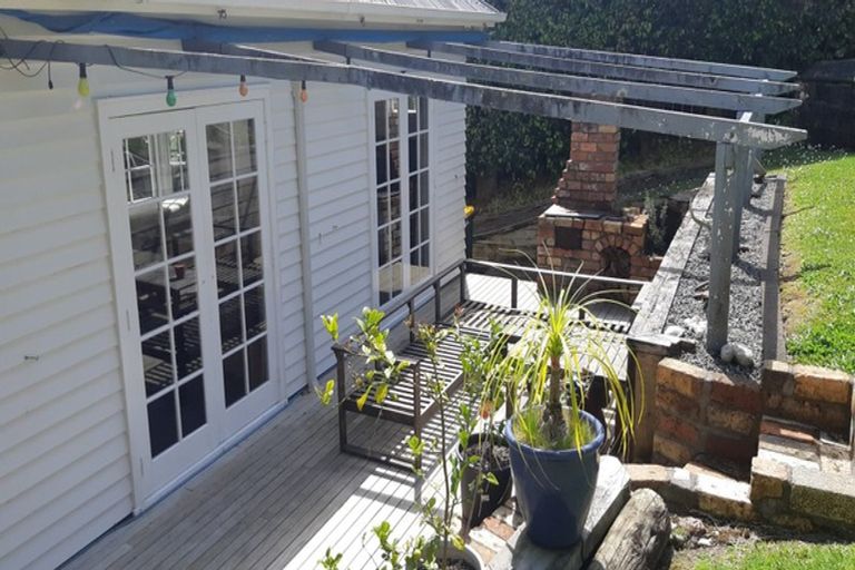 Photo of property in 41 Seaton Road, Murrays Bay, Auckland, 0630