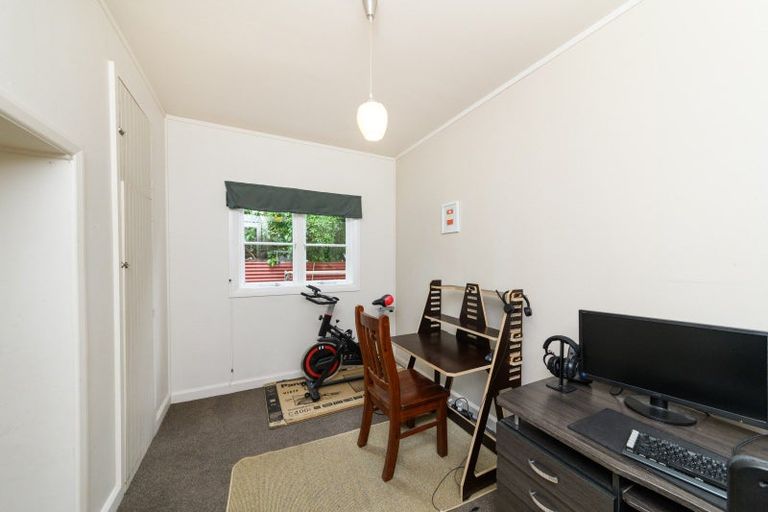 Photo of property in 33 Knowles Street, Terrace End, Palmerston North, 4410